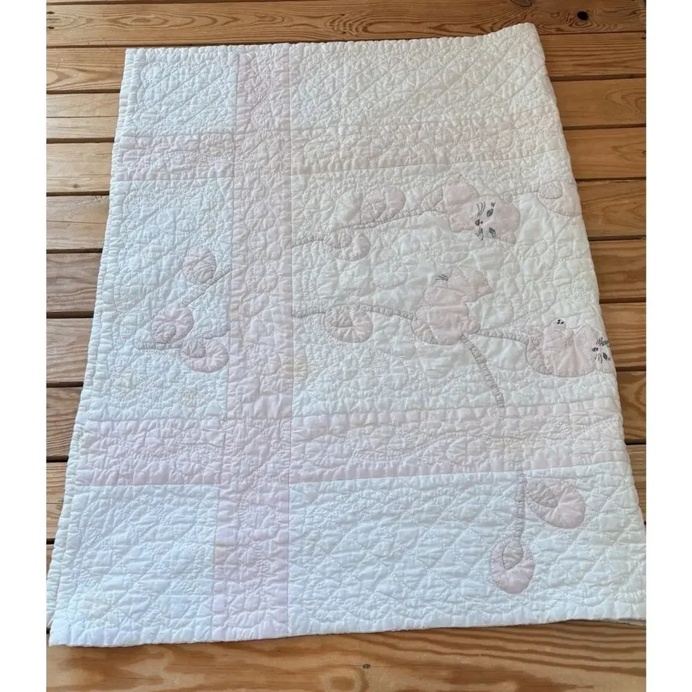 Vintage Handmade Cat quilt size 51x34 White R2